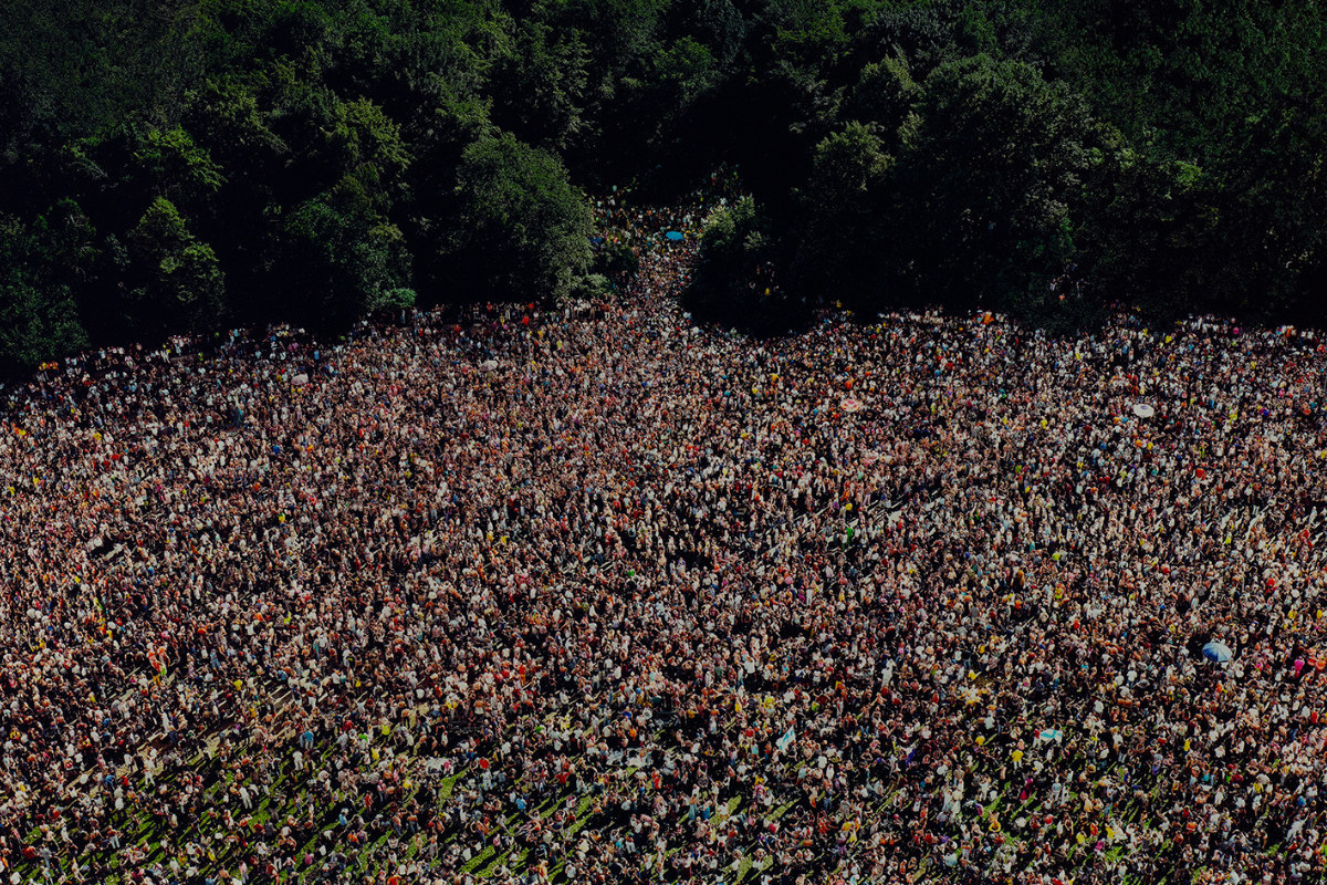 Andreas Gursky | Love Parade, 2001 | The ALBERTINA Museum, Vienna – The ESSL Collection © Andreas Gursky / Courtesy Sprüth Magers / Bildrecht, Vienna 2020