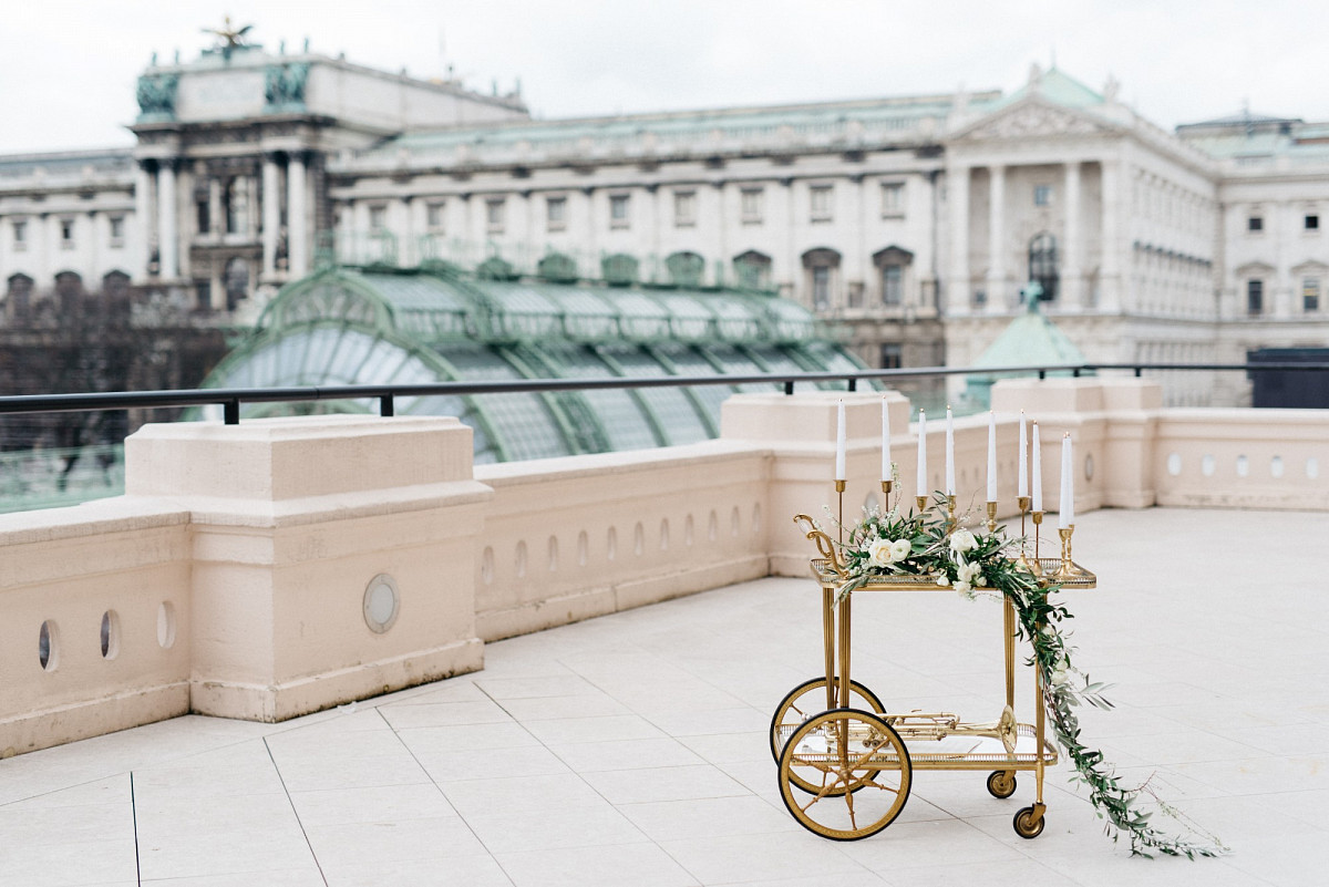 Blick auf die Terrasse der ALBERTINA | Fotografin: © Marie Bleyer Fotografie | Planung & Organisation Shooting: © FINE MOMENTS | Brautkleider: © Solaine Piccoli Vienna | Headpieces: © Niely Hoetsch | Make-Up & Haare: © feengleich | Blumen: © Florietta Meisterfloristik | Papeterie: © Carissimo Letterpress | Schmuck: © Max Semler Goldschmied | Dekoration/Rentals: © Wedding Bazaar Vienna | Model: Carina | Tempo Models