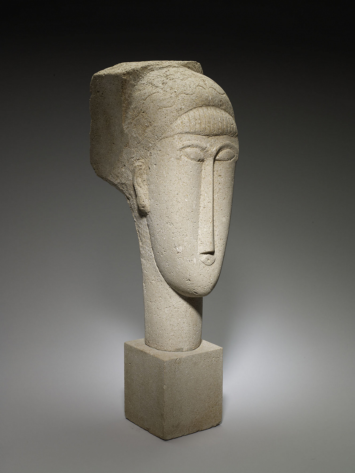 Statue showing a head