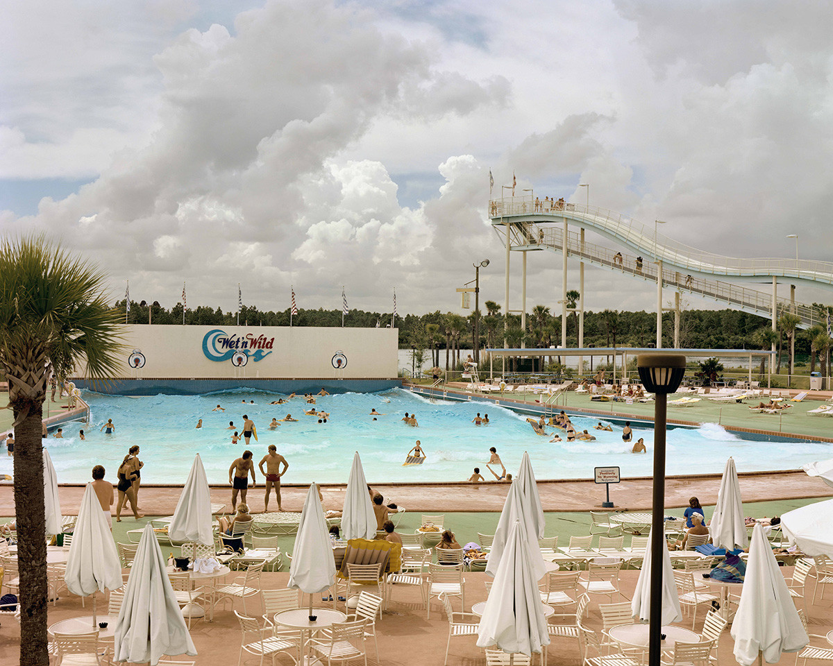 Joel Sternfeld: Wet ‘n Wild Aquatic Theme Park, Orlando, Florida aus der Serie: American Prospects, September 1980