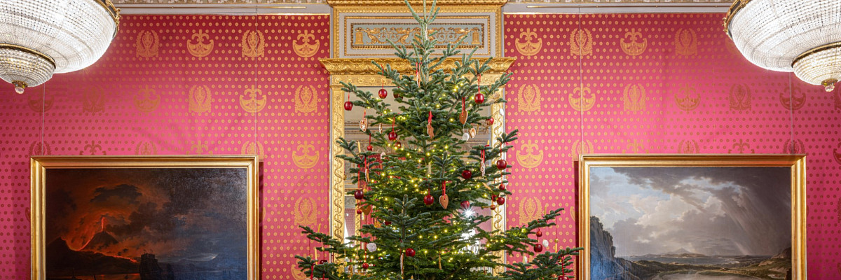 The Christmas tree in the ALBERTINA Museum | | Photo © ALBERTINA Museum