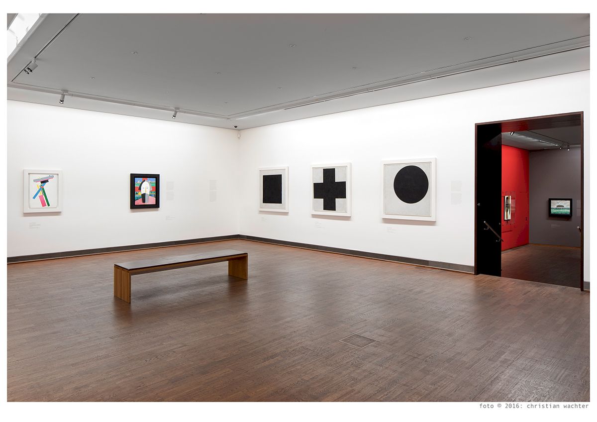 Einblick in die Ausstellungshalle, Chagall bis Malewitsch | Foto © Christian Wachter