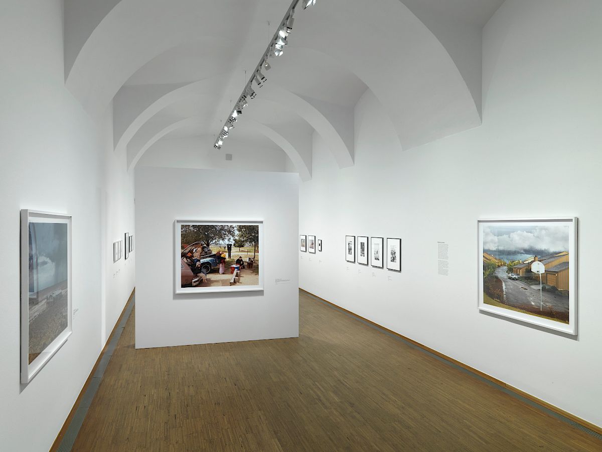 Einblick in die Ausstellungshalle, Land & Leute. Aus der Fotosammlung der Albertina | Foto © 2016 Thomas Gorisek, Albertina, Wien