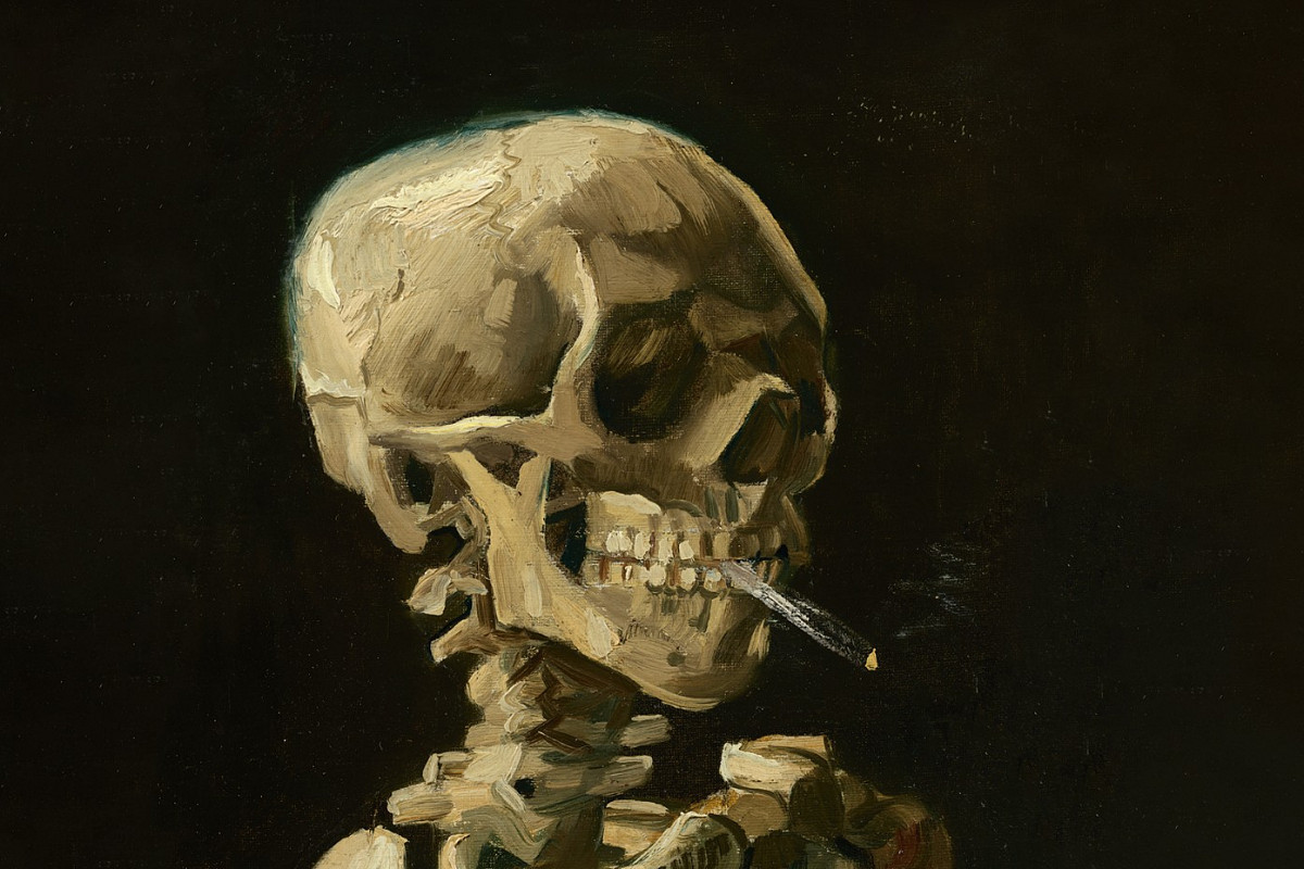 Gemälde eines Skeletts, welches einen brennende Zigarette zwischen den Zähnen hat und zur Seite blickt. | Vincent van Gogh | Kopf eines Skeletts mit brennender Zigarette, 1886 | Van Gogh Museum, Amsterdam | Foto: Vincent van Gogh Foundation