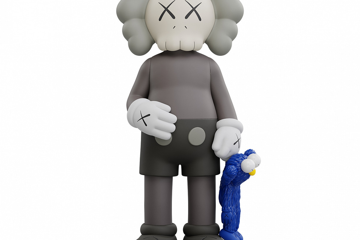 A standing, gray cartoon figure with a skull and X-eyes holds a smaller, furry, blue figure in his hand. | KAWS | SHARE, 2019 | © KAWS