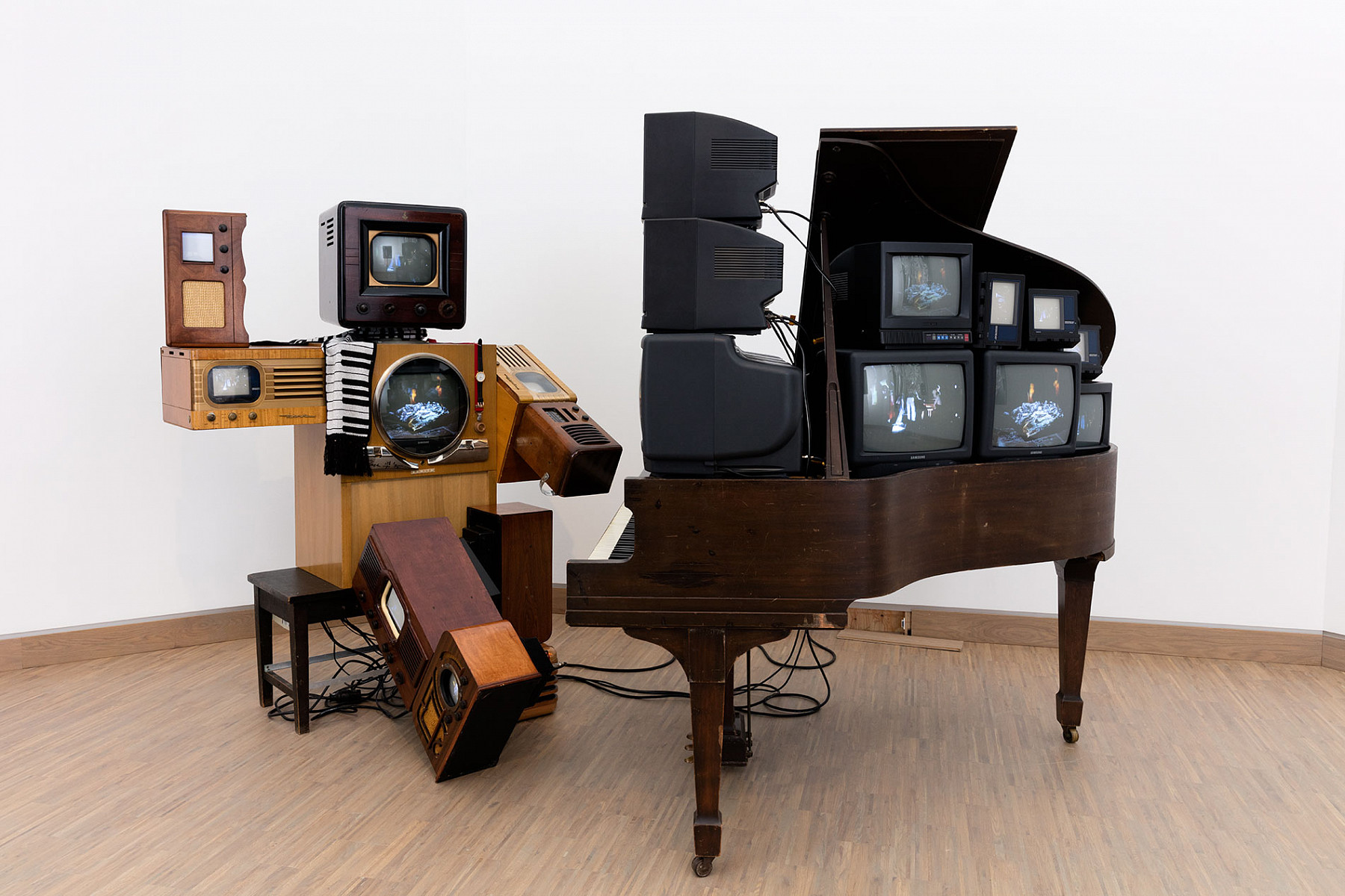 Nam June Paik: Duet Memory, 1995