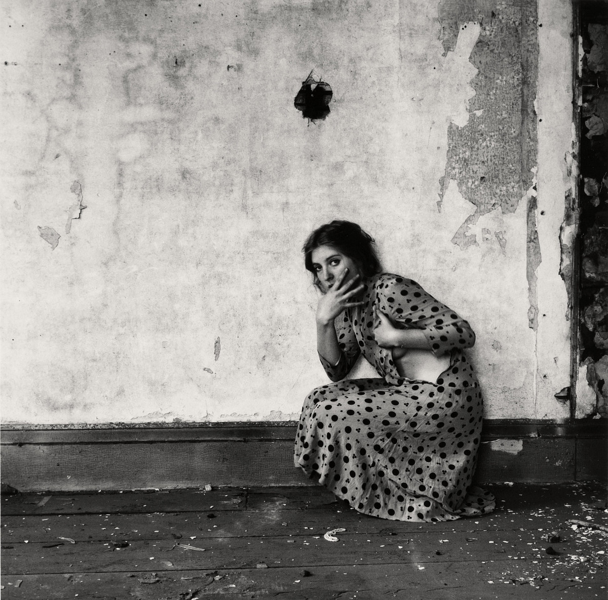 Francesca Woodman | Polka Dots, Providence, Rhode Island, 1976/2000 | Sammlung Verbund, Wien © 2025, Woodman Family Foundation / Bildrecht, Wien