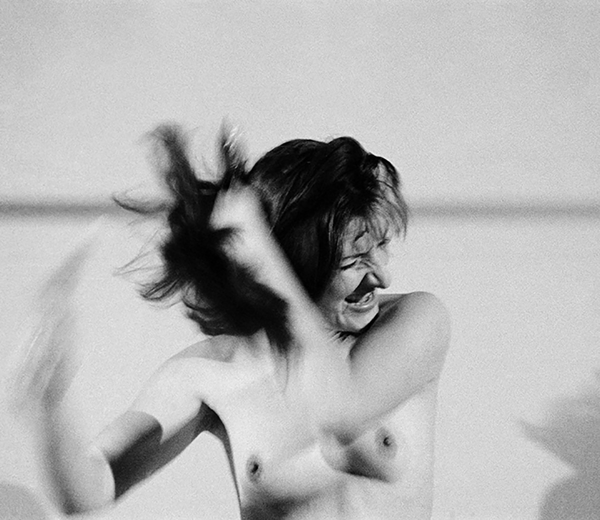 Marina Abramović | Art must be beautiful / Artist must be beautiful, 1975/2025