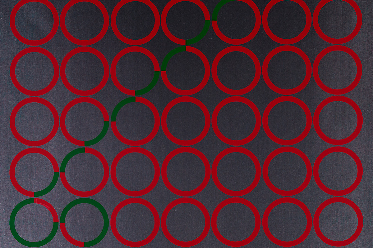 On a gray background, there are rows and columns of red-bordered circles lined up next to each other. Some of the circles have partial green borders, creating a pattern.