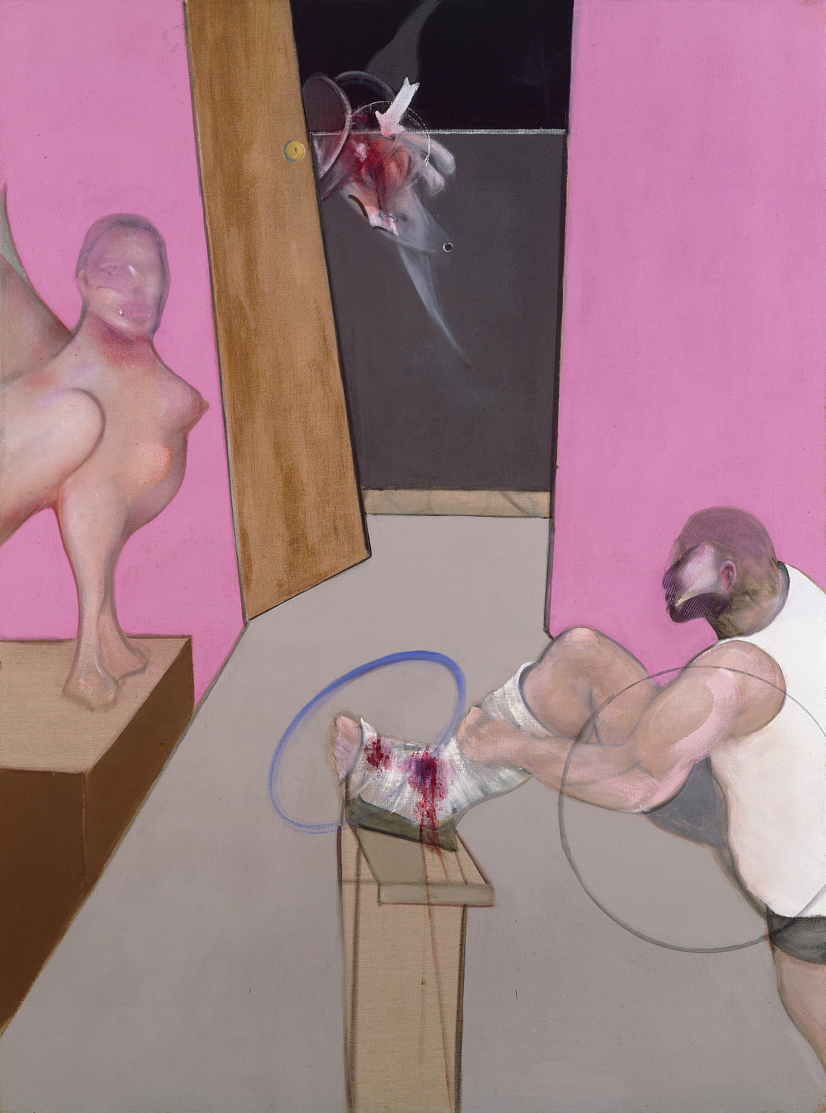 Ein Raum mit rosa Wänden und einer Tür. Rechts ein muskulöser Mann, der seinen verbundenen, aber blutenden Fuß auf ein Podest gestellt. Ihm gegenüber steht eine Sphinx.