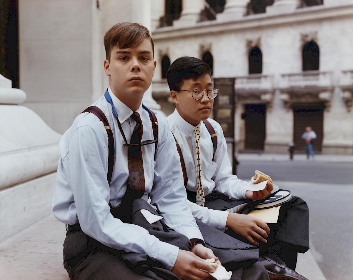Joel Sternfeld : Summer Interns Having Lunch, Wall Street, New York from the series: Stranger Passing , August 1987