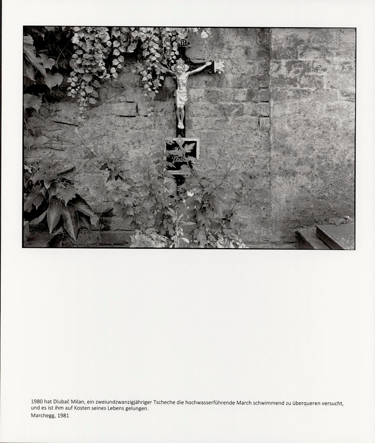 SEIICHI FURUYA | STAATSGRENZE, 1981-1983 | Lightjet-print Fotopapier: 50,6 x 60,4 cm (19 15/16 x 23 3/4 in.) | Erworben aus den Mitteln der Galerienförderung des BKA | Albertina, Wien