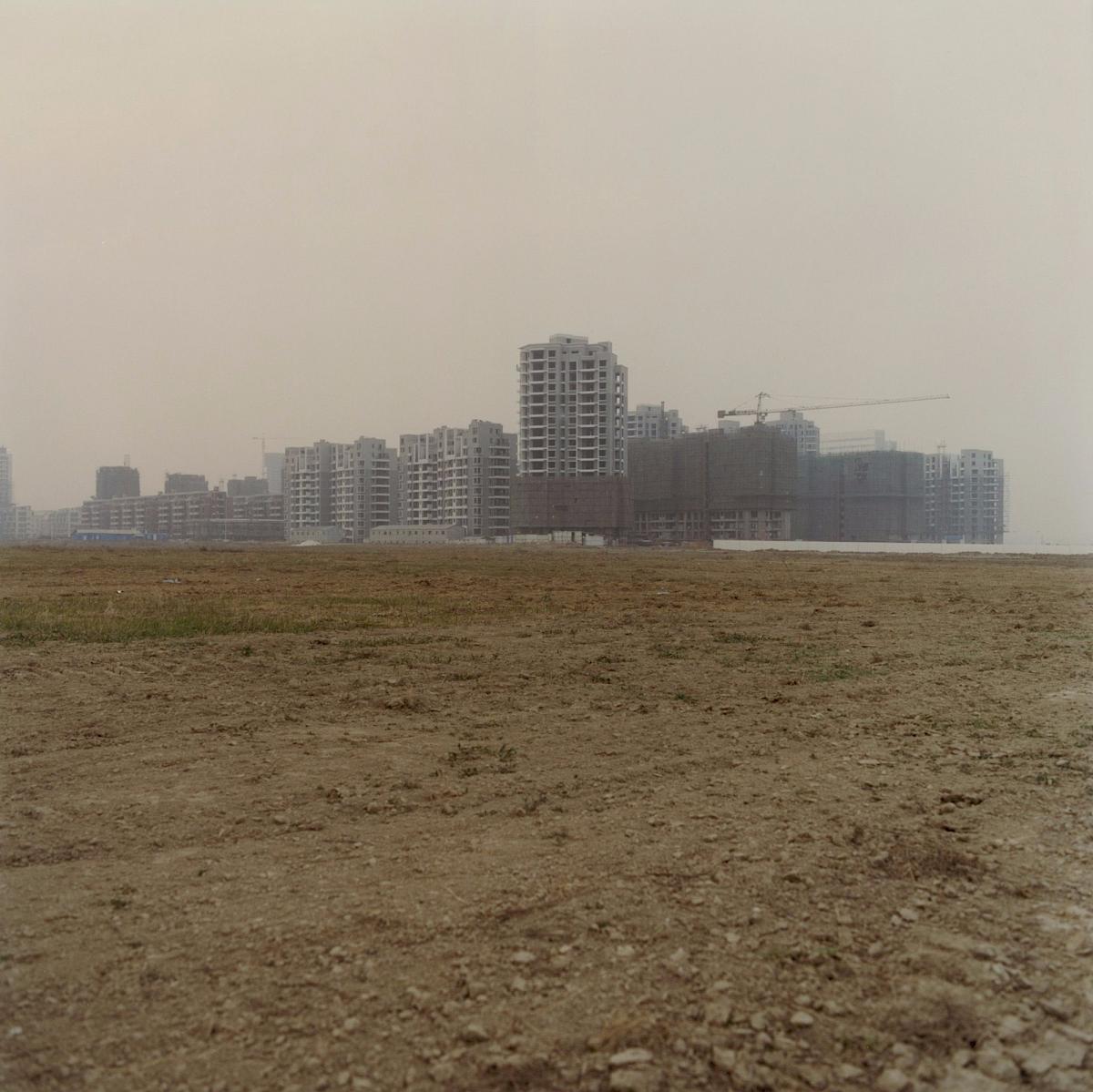 HANNES BÖCK | New Hefei, 2008 | C-Print, Maße: 30 x 40 cm | Erworben aus den Mitteln der Galerieförderung des BMUKK | Albertina, Wien