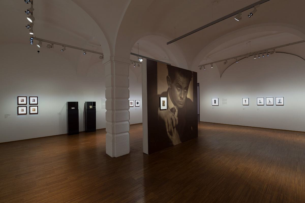 Einblick in die Ausstellungshalle, Acting for the Camera | Foto © Bureau Kies
