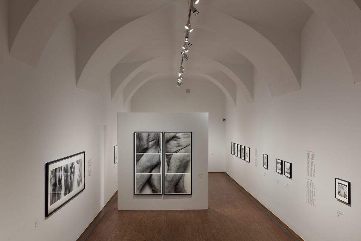 Einblick in die Ausstellungshalle, Acting for the Camera | Foto © Bureau Kies