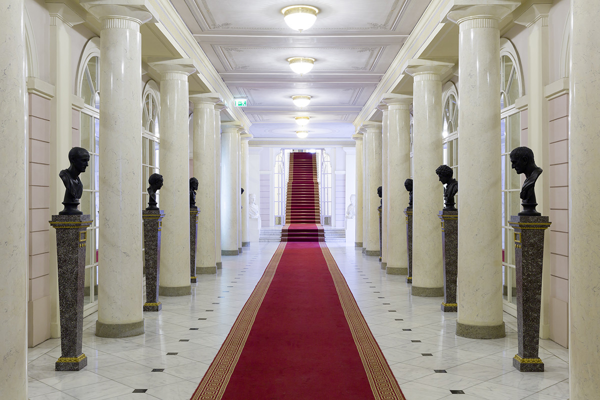 Wedgwood-Basaltbüsten: im Säulengang der Albertina, 