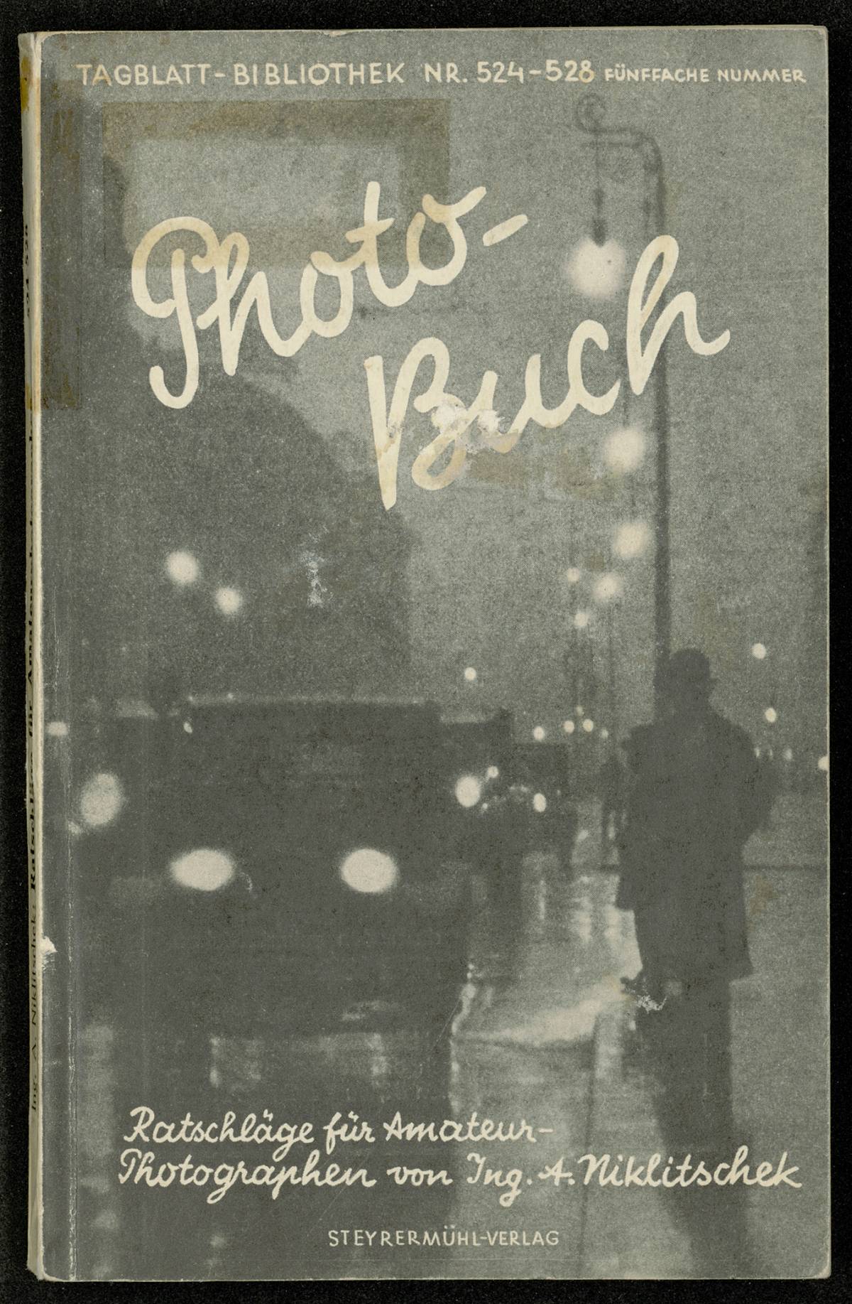 Bucheinband zu Alexander Niklitschek: Ratschläge für Amateurphotographen, Leipzig, Wien, Berlin: Steyrermühl, 1934