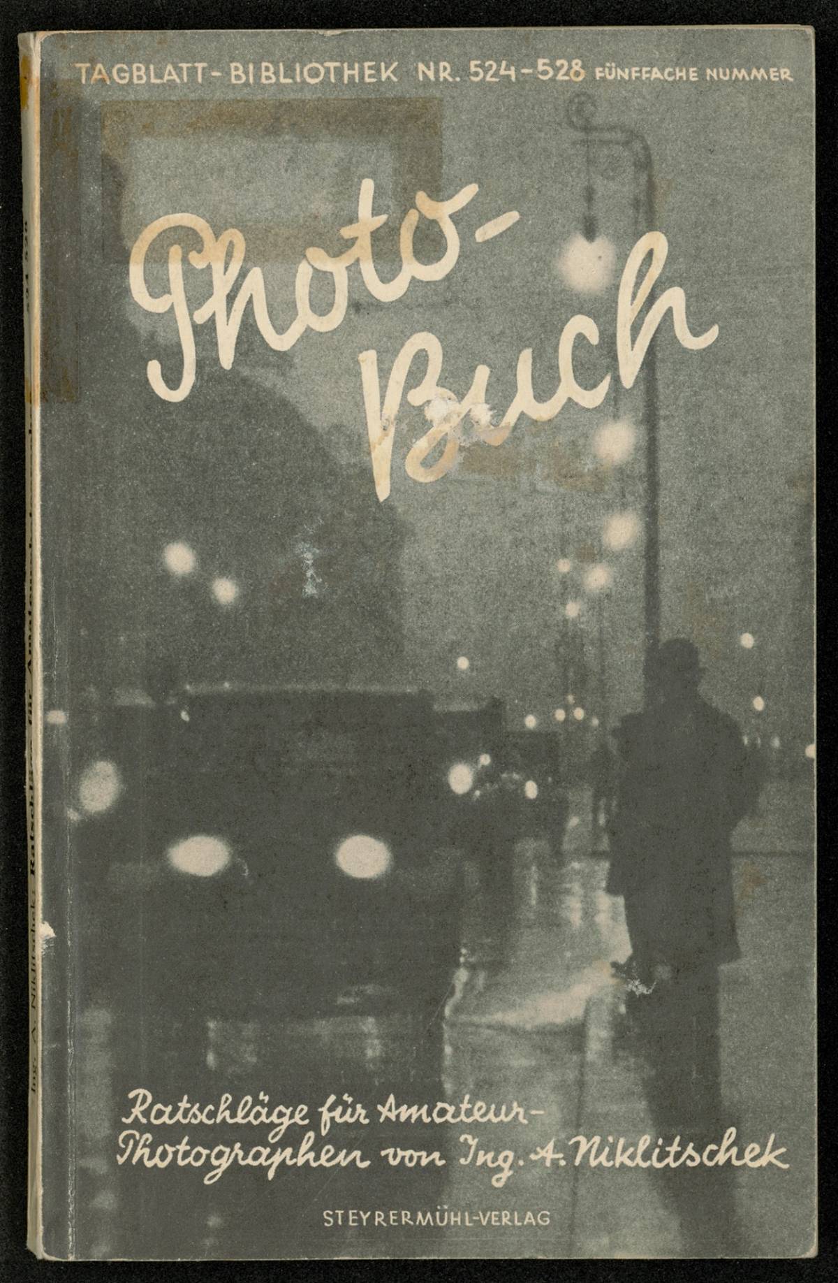 Bucheinband zu Alexander Niklitschek | Ratschläge für Amateurphotographen, Leipzig, Wien, Berlin: Steyrermühl, 1934 | Albertina Wien | Dauerleihgabe der Höheren Graphischen Bundes-Lehr- und Versuchsanstalt