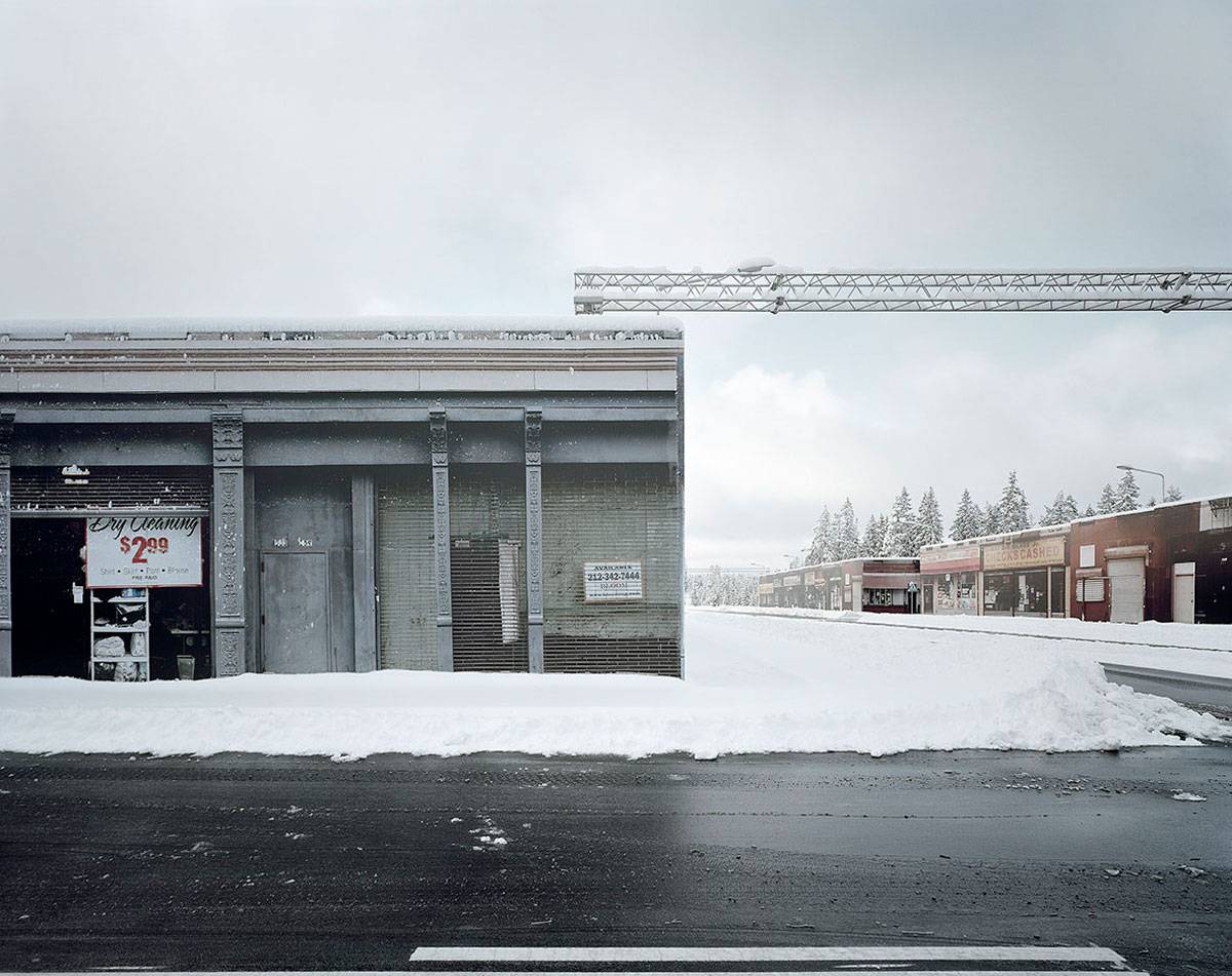 Gregor Sailer | AstaZero III, Sandhult, Schweden (aus der Serie "The Potemkin Village"), 2016 | C-Print, kaschiert auf AluDibond im Holzschattenfugenrahmen | Fotopapier: 95 × 120 cm (37 3/8 × 47 1/4 in.) | Rahmenaußenmaß: 96,6 × 121,7 × 4,3 cm |Albertina, Wien. Erwerbung aus Mitteln der Galerienförderung des BMUKK 2018 © Bildrecht, Wien, 2019