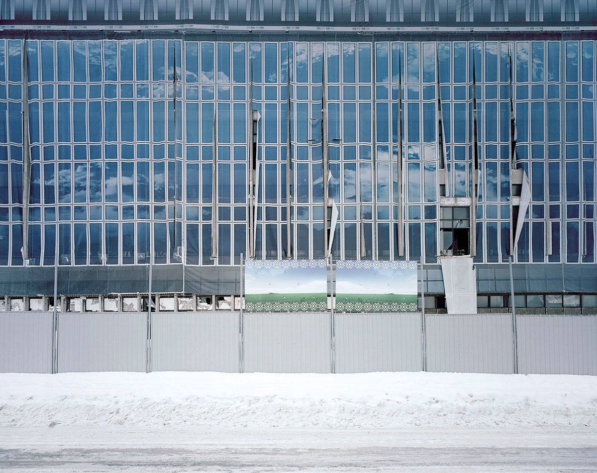 Gregor Sailer | Ufa II, Bashkortostan, Russia (aus der Serie "The Potemkin Village"), 2016 | C-Print, kaschiert auf AluDibond im Holzschattenfugenrahmen | Fotopapier: 95 × 120 cm (37 3/8 × 47 1/4 in.) | Rahmenaußenmaß: 96,6 × 121,7 × 4,3 cm | Albertina, Wien. Erwerbung aus Mitteln der Galerienförderung des BMUKK 2018 © Bildrecht, Wien, 2019